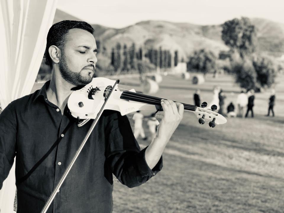 La magia del violino bianco di Ferdi Bairami