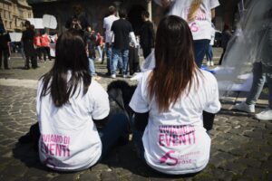 Il mondo del wedding scende in piazza: cortei a Napoli e Caserta, insieme per il wedding, manifestazione wedding napoli, manifestazione wedding caserta, il calendario delle spose, sposincampania, sposi campania, wedding campania, matrimoni campania, eventi campania, protesta wedding campania