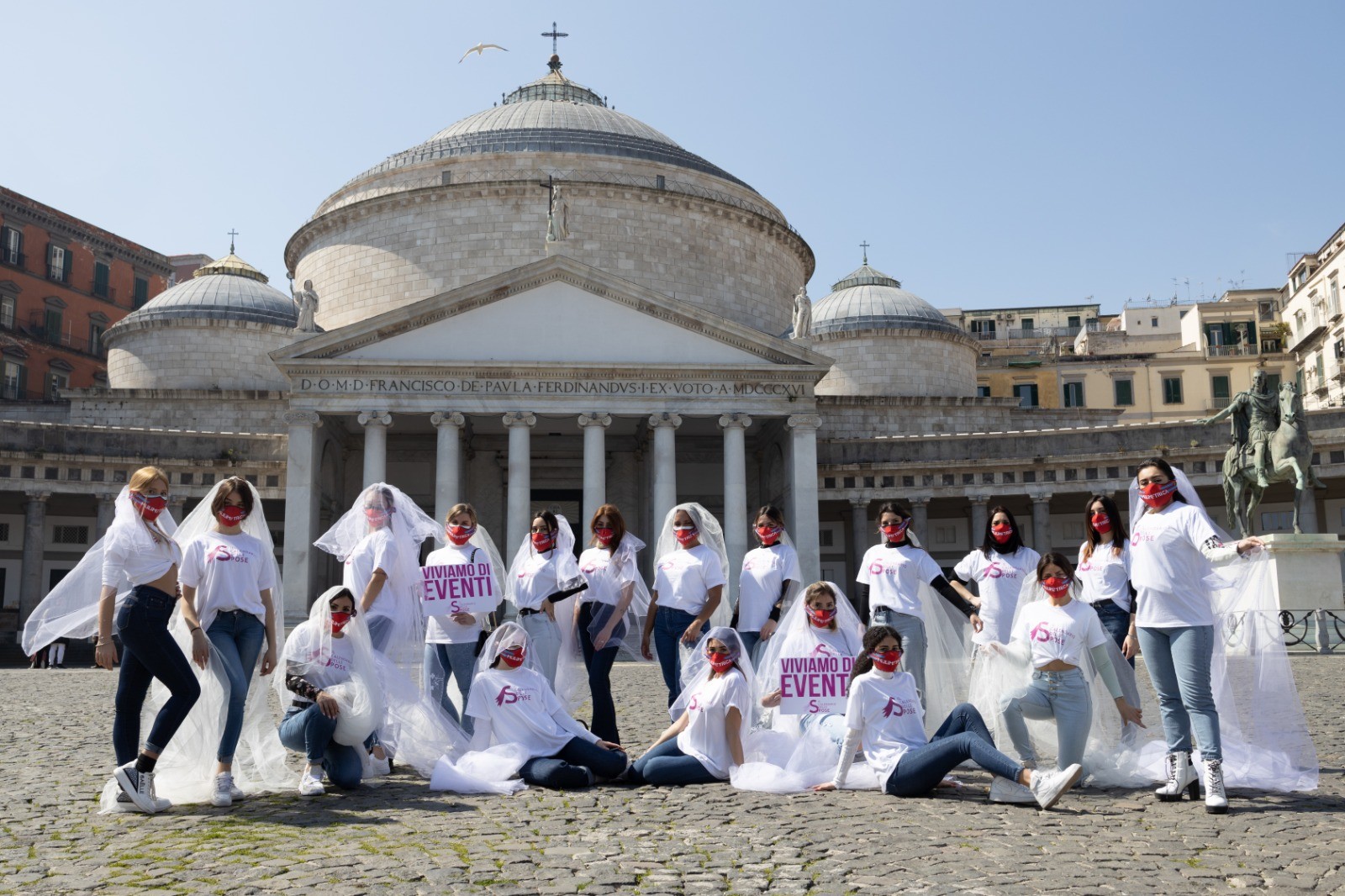 Il mondo del wedding scende in piazza: cortei a Napoli e Caserta, insieme per il wedding, manifestazione wedding napoli, manifestazione wedding caserta, il calendario delle spose, sposincampania, sposi campania, wedding campania, matrimoni campania, eventi campania, protesta wedding campania