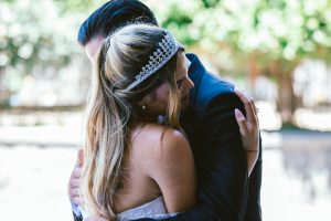 Gli sposi Social di Lista Photo Studio hug