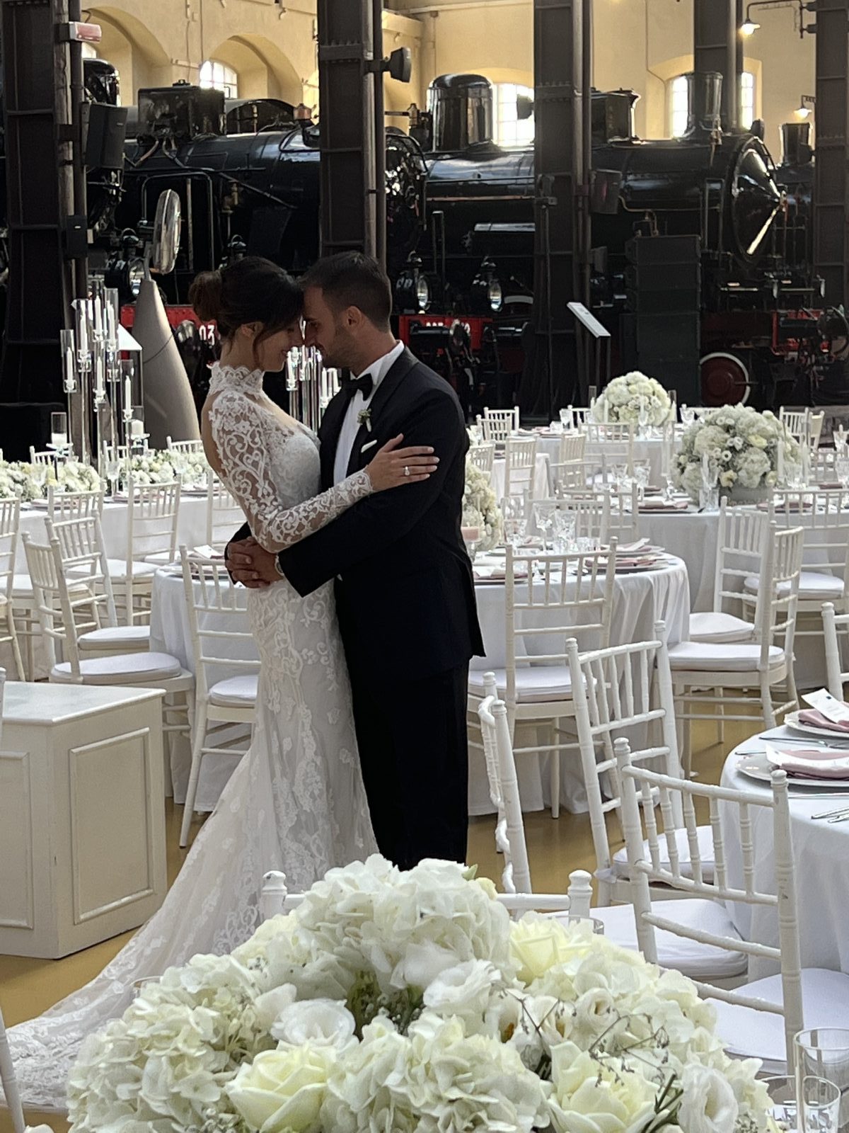 Eden Banqueting firma un wedding da incanto al Museo di Pietrarsa, Eden Banqueting, Museo Pietrarsa, Museo Pietrarsa treni, Eden Banqueting napoli, Eden Banqueting matrimoni campania, Eden Banqueting catering, Eden Banqueting eventi, Eden Banqueting sposi, sposincampania, matrimonio live social sposincampania