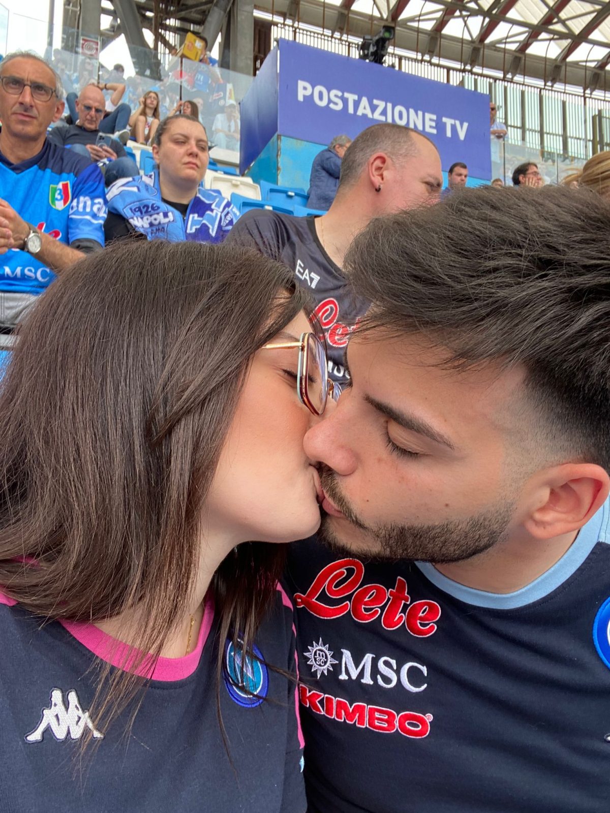 Lo Scudetto dell’Amore al Maradona: Desiree e Gianpiero promessi sposi