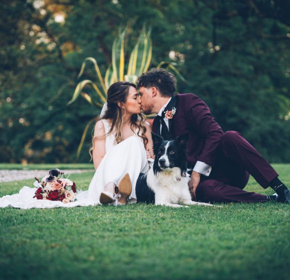 Matrimonio_Napoli_Bacio sposi con cane