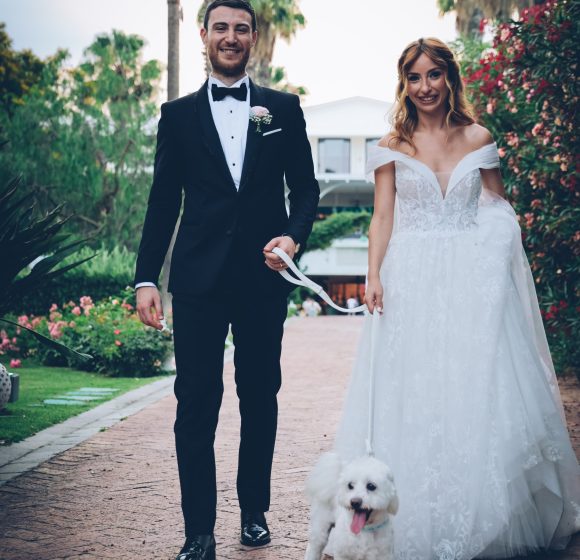 Matrimonio_Paestum_Sposi con cane_Passeggiata